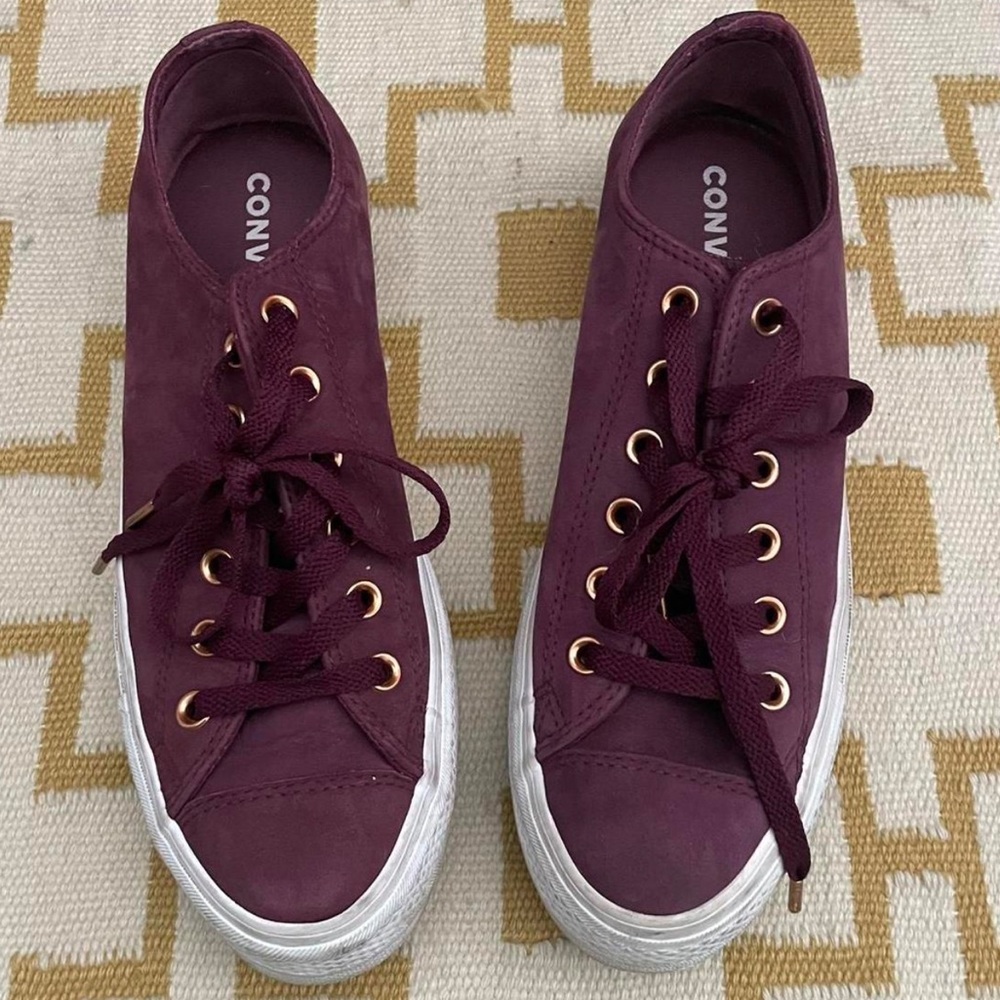 Converse All-Star Chuck Taylor’s Burgundy Unisex size men 8 & women 10 Sneakers